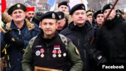 Siniša Jevtić ispred veterana na studentskom protestu, februar 2025.