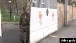 Հայաստանի ՊՆ կենտրոնական զինվորական հոսպիտալի մուտքը, արխիվ
