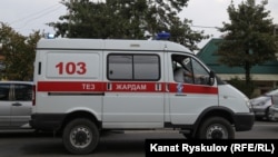 Кыргызстандын Тез жардам борборунун бригадаларынын бири кызматтык транспортунда. Иллюстрациялык сүрөт.